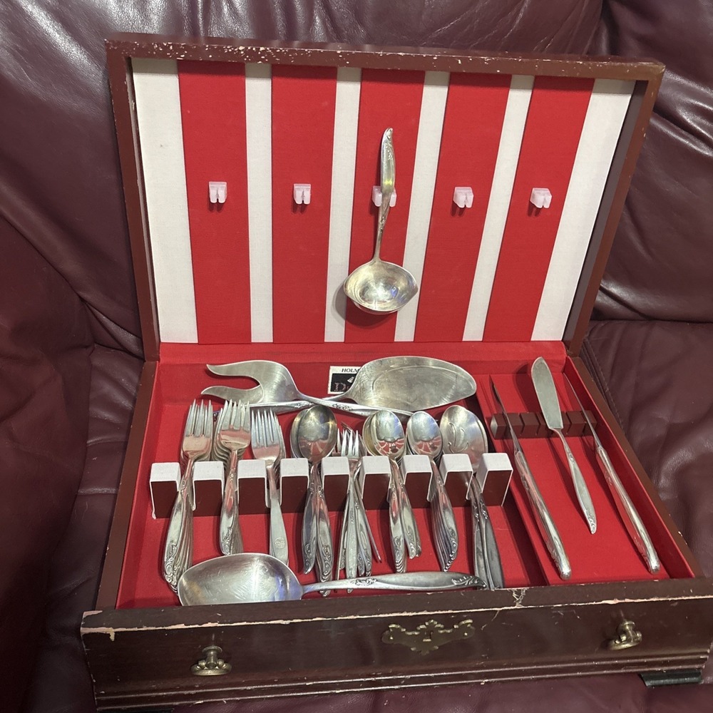 International Deep Silver Flatware 64 Pieces‎ Silverplate With Case Vintage Read